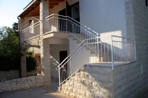 Apartment DeMar A1-crveni Splitska, Island Brac - Image 2