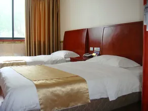 Yingcheng's First Business Hotel (Huayingshan Square Branch) - Image 5