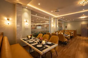 Hotel Seven Grand - Image 4