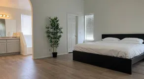 Extended Stay 3 or 4 Beds Cozy Smart Home Living - Image 2