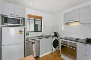 Fantastic Location and Comfort in Crows Nest SANT4 - Image 3