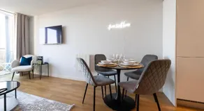 1BR River View - Parking - Sleeps 4 - Image 3