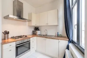 Modern 1BR Stay for 7 in Antwerp - Image 3
