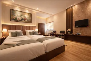 Hotel Seven Grand - Image 2