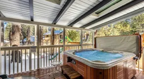 Chalet avec jacuzzi, terrasse et jardin | Vue lac - Image 4