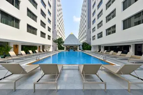 Twin Towers Hotel - Image 2