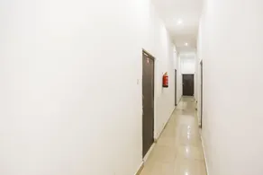 OYO 66408 Hotel Rajwada - Image 3