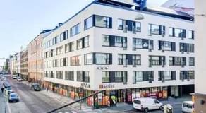 Sleek and Spacious 3 BR Apartment in City Centre - Image 4
