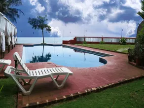 Mascot Beach Resort - Image 3