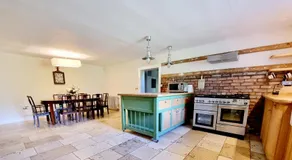 Luxury 5-bed Villa - Winfields House - Image 2