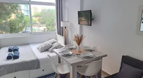 Apartamento tipo estudio con piscina en Blanes - Image 2
