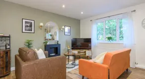 Pass the Keys Family Friendly home in Baildon Court-Free Parking - Image 2