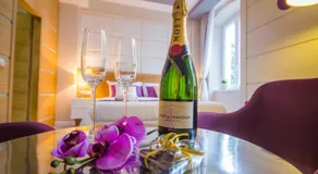 Peninsula Luxury Rooms - Image 2