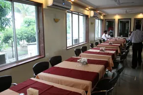 Hotel Sai International - Image 2