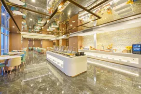 Madison Hotel Dalian Zhongshan Square Seaview - Image 5
