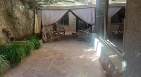 شقه مفروشه مع حديقه اربد بجانب فندق فلامنجو ومدارس دار العلوم - Image 3