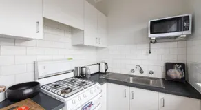 1 bedroom Boutique in St Kilda East with secure parking - Image 3