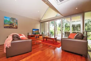 Centenary Peaks Riverview Townhouses Bright - Image 4