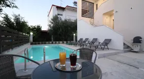 Sunshine Rooms and Suites - Image 3
