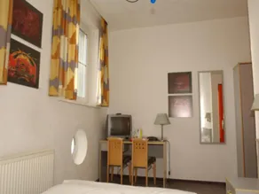 Homaris East Side - Self-Check In - Image 4