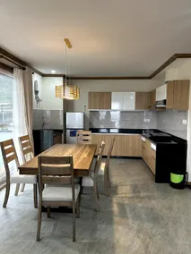 Pame Lakeview Apartment - Image 4