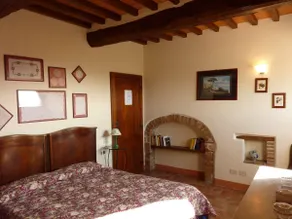 Delightful apartment in old farmhouse with pool - Image 4
