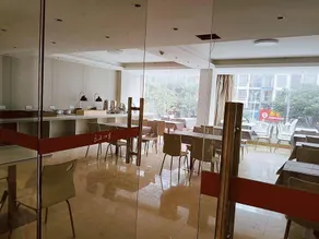 Clouds Seasons Hotel (Hezhou University West Campus Branch) - Image 4