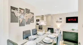 2BR Flat Prime location Free parking long stays - Image 3