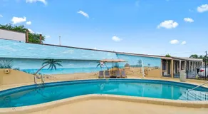 Super 8 by Wyndham Lantana West Palm Beach - Image 5
