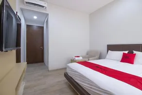 RedDoorz Plus @ Scbd - Image 5