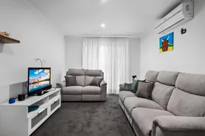 Comfortable Stay in Hoppers Crossing - Image 2