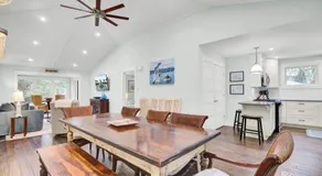 Tout neuf sur le marché de la location de vacances!  Entièrement rénové 17 Sandcrab Court!  Crédit de 250 $ pour la location de matériel de plage!  Facilement le plus beau chalet de Wild Dunes Resort!  Caractéristiques Wild Dunes Sportscard - Image 3