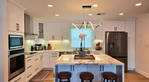 Talbert Oasis - Modern Luxury Huntington Beach Retreat - Image 4