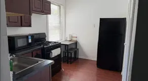 2 BR Apt Near U Chicago Campus & the Lakefront! - Image 4