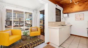 15 Cottesloe - steps from beach - sleeps 3 - Image 5