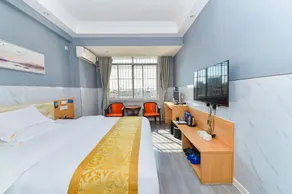 Shell Hotel (Wuzhou Nanning Department Store Canghai Lake High-speed Railway South Station Branch) - Image 2