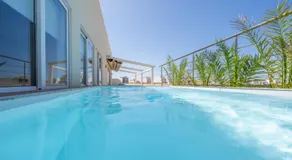 Designer Luxury Penthouse with Private Pool & BBQ - Image 4