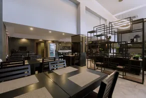 Maxim's Inn - Image 4