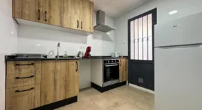 El Piso Bajo - Image 2