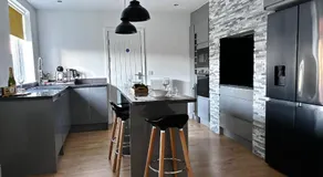 Holdsworth House Apartments - Image 3