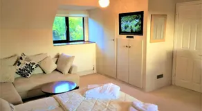 Hartpury B&B - Image 2