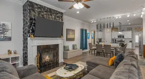 Modern Regional Art Gallery Home - Spacious & New! Tv in each room - Image 2