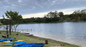Chalé com hidromassagem de frente para a lagoa - Image 4