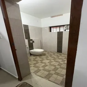 Shangri-laa hotel apartments - Image 2