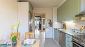 Only 9 mins from the airport 74,5 m2 apartment with free parking & beds for 7 - Image 3