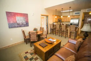 Huge Condo with Stunning Views from Oversized Deck Save 20% on 7 Nights! - Image 2