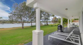 Taroona - Majestic Waterfront Holiday Yamba - Image 5