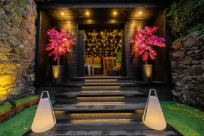 The Secret Garden, Donaghadee - The Hideaway - Luxury 3-BDR & Stylish 5-Beds - Sleeps 7 - Fast Wi-Fi - Parking - Hot Tub - Garden - Image 5