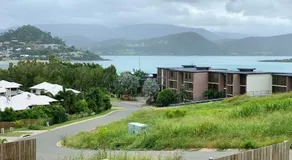 DAYDREAMING Airlie Beach Vues sur l'eau et moments propices à la promenade. - Image 3