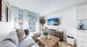 Luxury 2BR KING Bed, Rogers Centre & Parking - Image 2